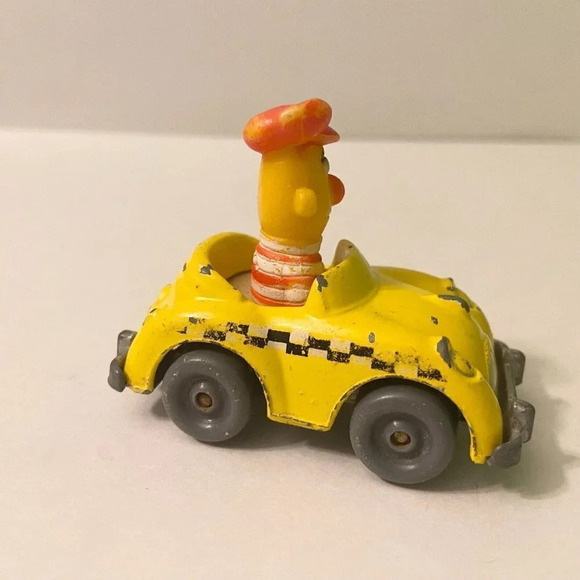 Vtg 1983 Sesame  Street Diecast Bert Taxi Big Bird Ernie Fire Truck PVC Figures - Picture 7 of 13